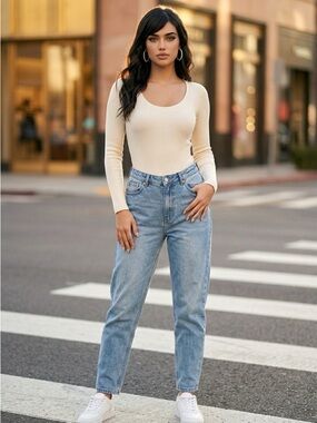 refuge Women's Mom Jeans in Light Blue Wash | Size 13